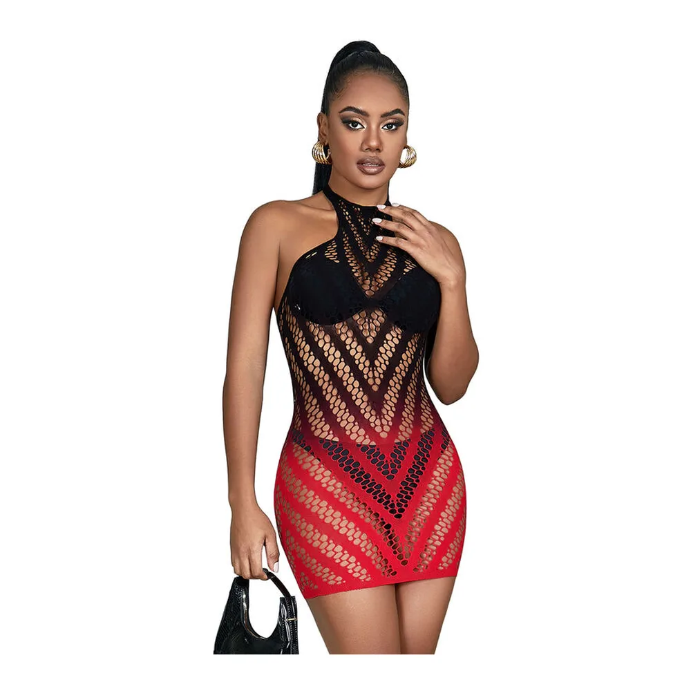 Nuisette résille à mailles losange noir et rouge, col halter ajouré noir, dégradé géométrique du noir au rouge sur le buste et les hanches, taille unique, mailles extensibles
