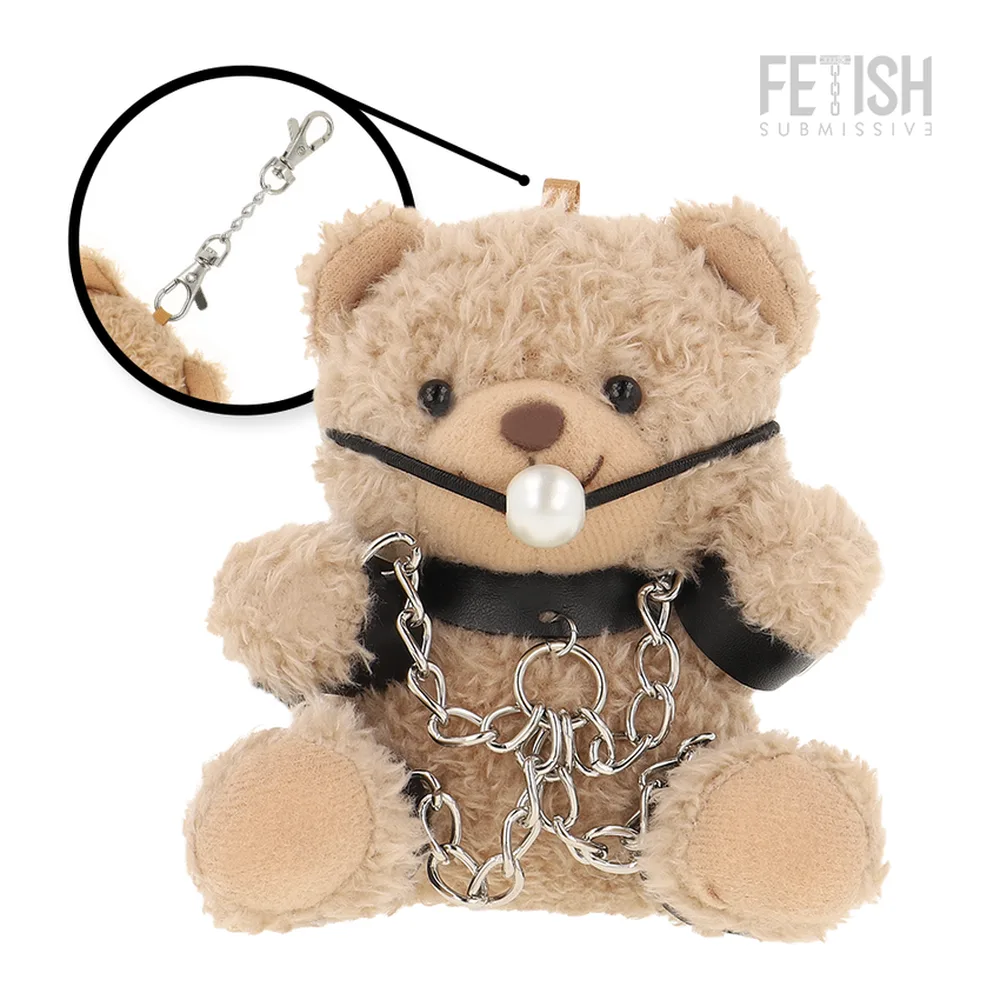 Ours peluche beige clair avec chaîne métallique argentée et harnais en cuir noir, dimensions indiquées, sur fond blanc avec logo Fetish Commission