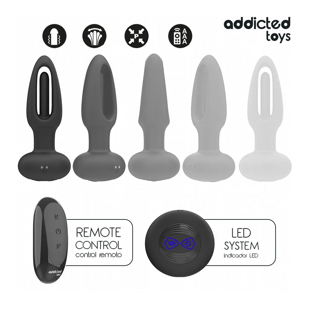 Plug anal noir en silicone avec langue vibrante, tenu dans deux mains distinctes, à côté de sa télécommande noire avec boutons de contrôle, sur fond blanc