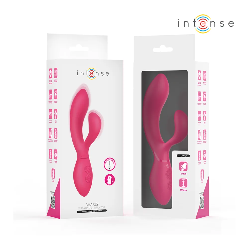 Stimulateur en silicone rose fuchsia tenu en main, avec un bras clitoridien et une tige articulée, présents les reliefs texturés de commandes tactiles