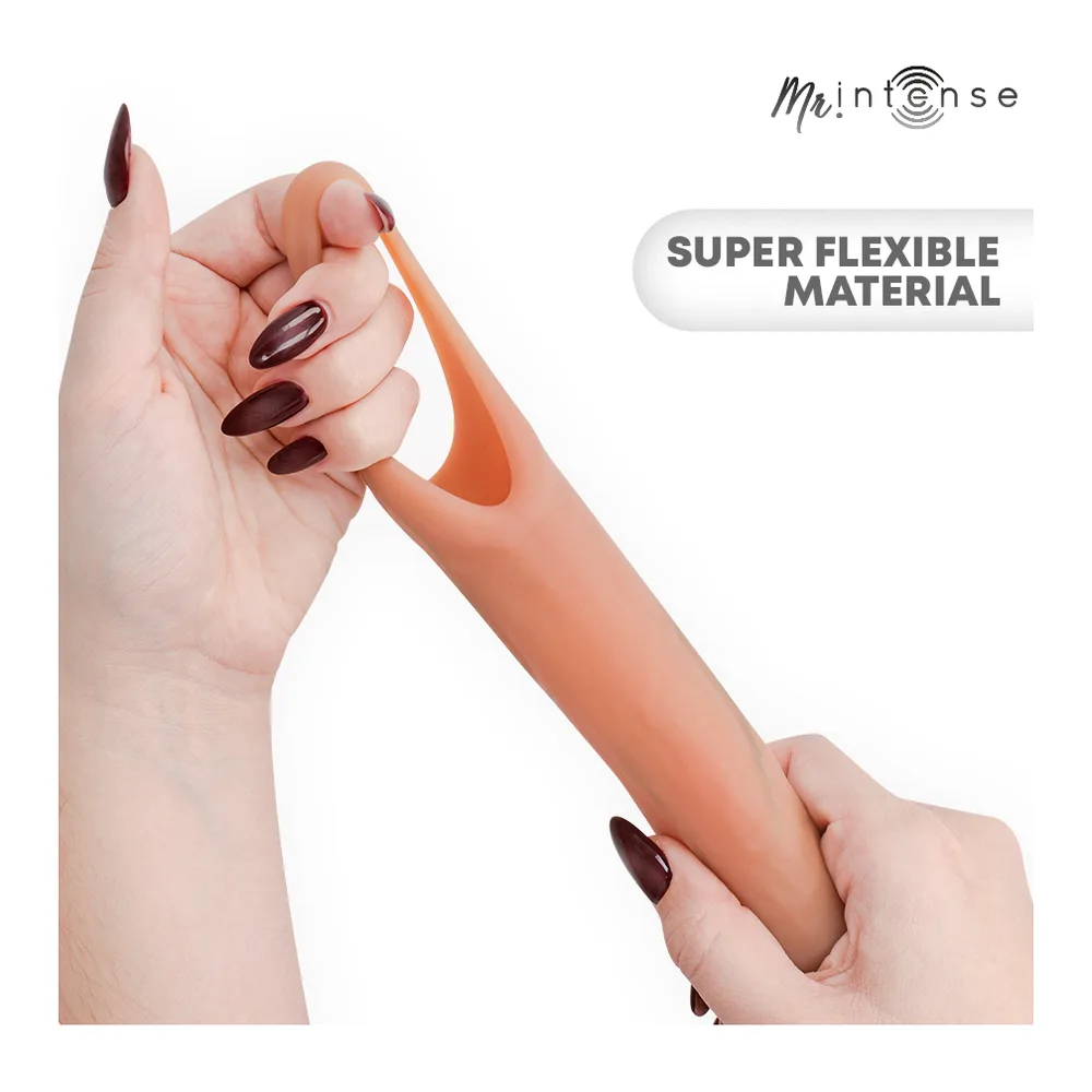 Deux gaines extensibles en silicone avec base ventouse : un modèle blanc lisse et un modèle chair avec veines apparentes et tête rose, avec schéma des dimensions