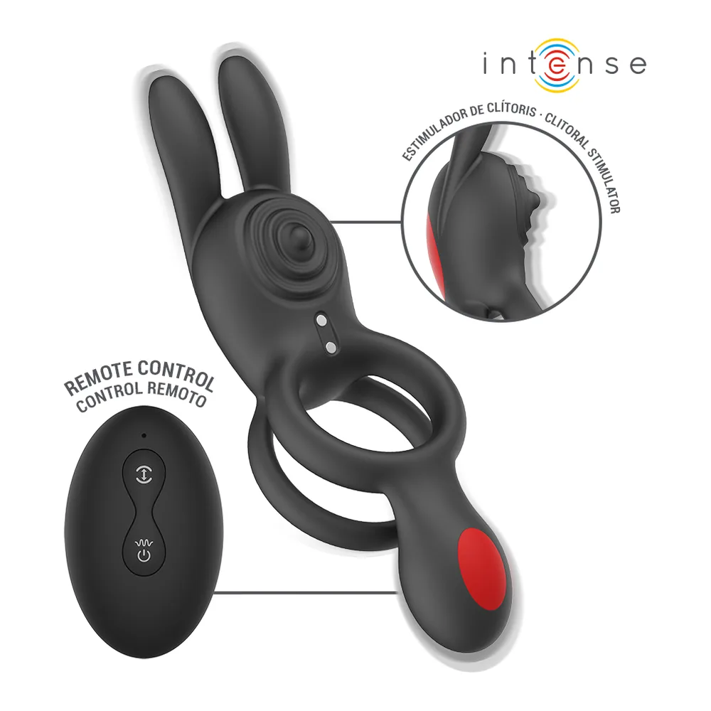 Anneau de stimulation noir avec deux oreilles souples, télécommande et détails rouges, montrant les zones de vibration du clitoris et la télécommande sans fil
