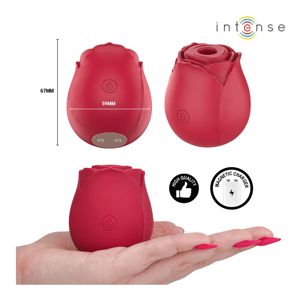 Stimulateur clitoridien rouge foncé en forme de rose, montrant les dimensions 67 mm de hauteur et 59 mm de largeur, avec vue de face, de dos et reposant sur une paume ouverte, accompagné de logos certifiant la qualité et la charge magnétique