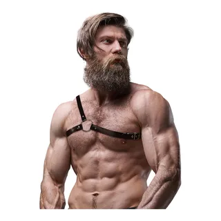 Gode-ceinture creux en silicone avec son harnais posé sur un drap clair