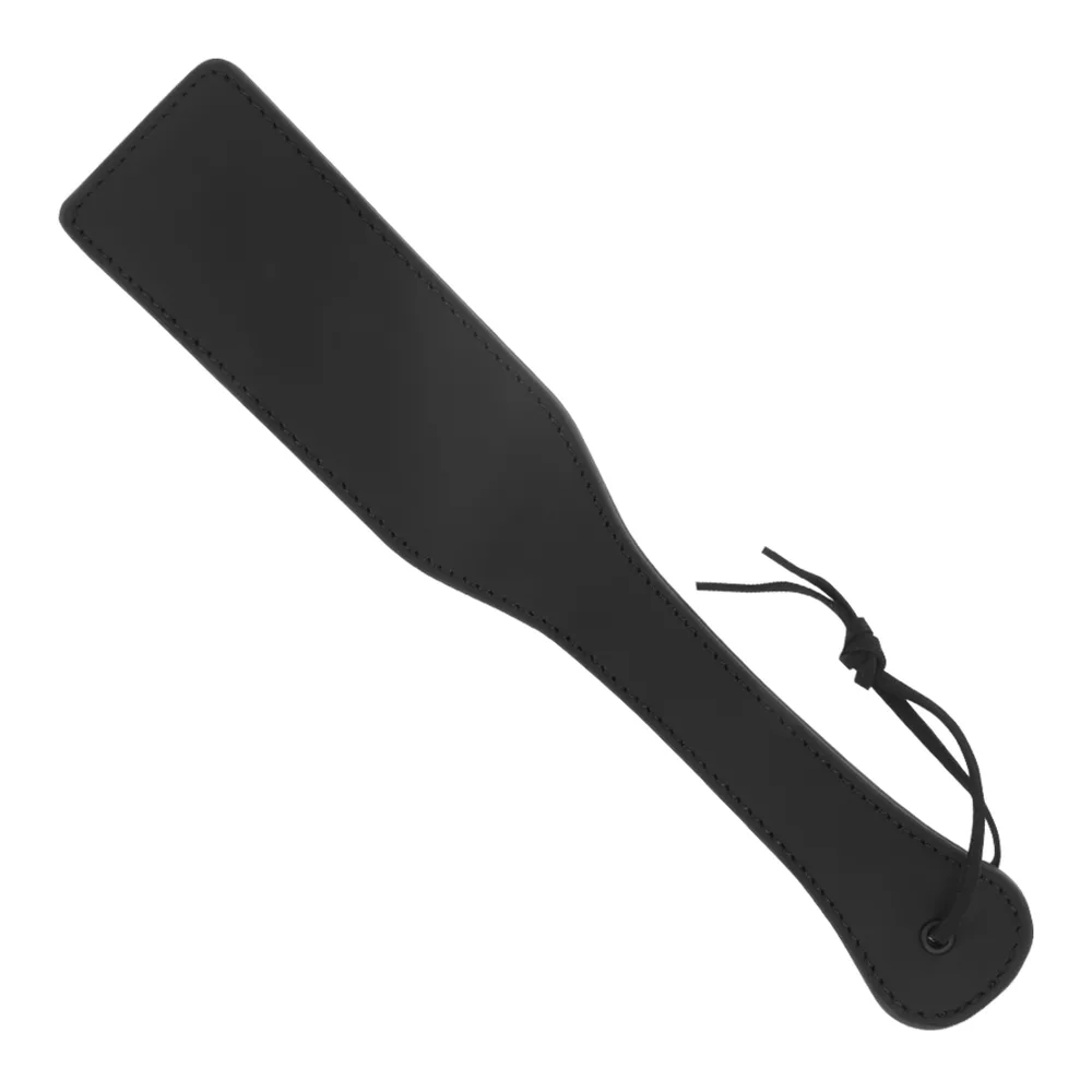 Paddle en cuir végétalien noir avec lame plate rectangulaire et poignée cylindrique dotée d'une cordelette d'attache noire
