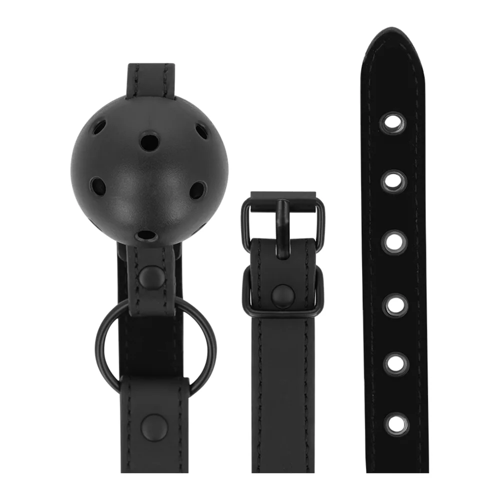 Bâillon boule noir perforé en cuir végétalien avec sangle réglable noire et anneaux de fixation latéraux sur fond blanc