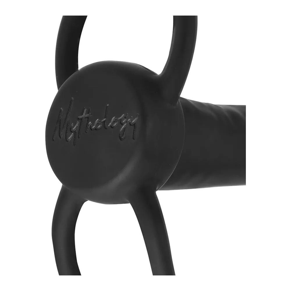 Gode anal noir en silicone Cobi Onyx de Mythology, avec deux anneaux d'insertion intégrés, présenté avec son emballage cylindrique noir et blanc et sa télécommande