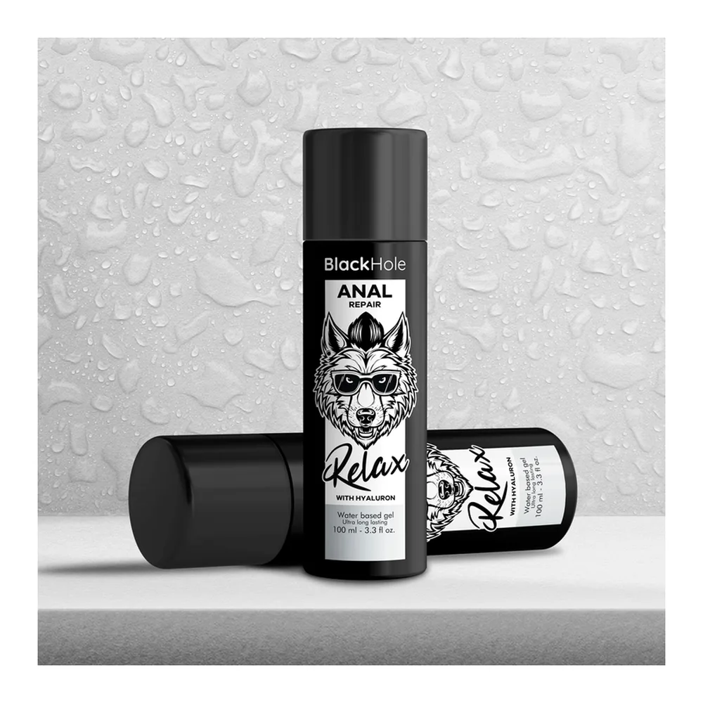 Flacon noir de lubrifiant anal Relax de la marque BlackHole, 100 ml, avec étiquette grise montrant un loup stylisé et mention « Anal Repair with Hyaluron »