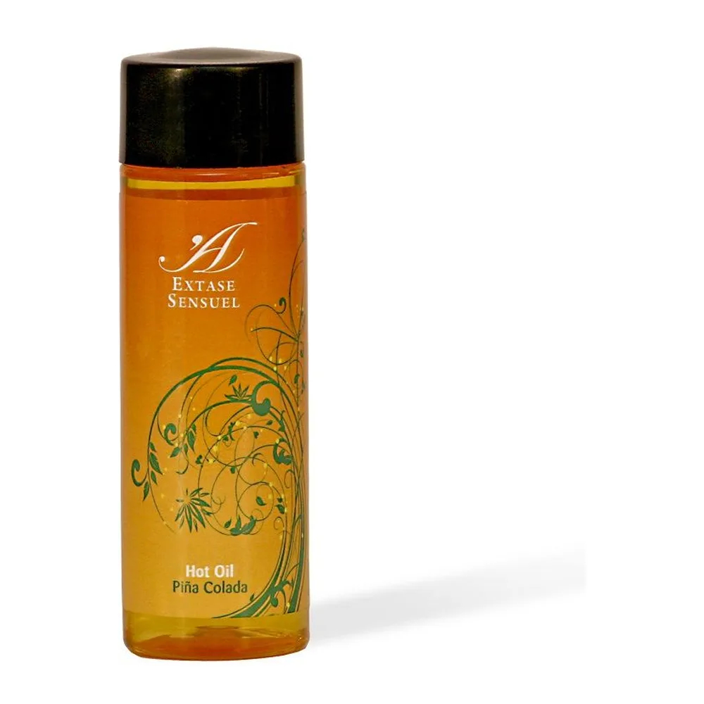 Flacon airless orange avec bouchon noir de l'huile de massage Extase Sensuel, motif floral stylisé, étiquette blanche avec mention Hot Oil Piña Colada, sur fond blanc