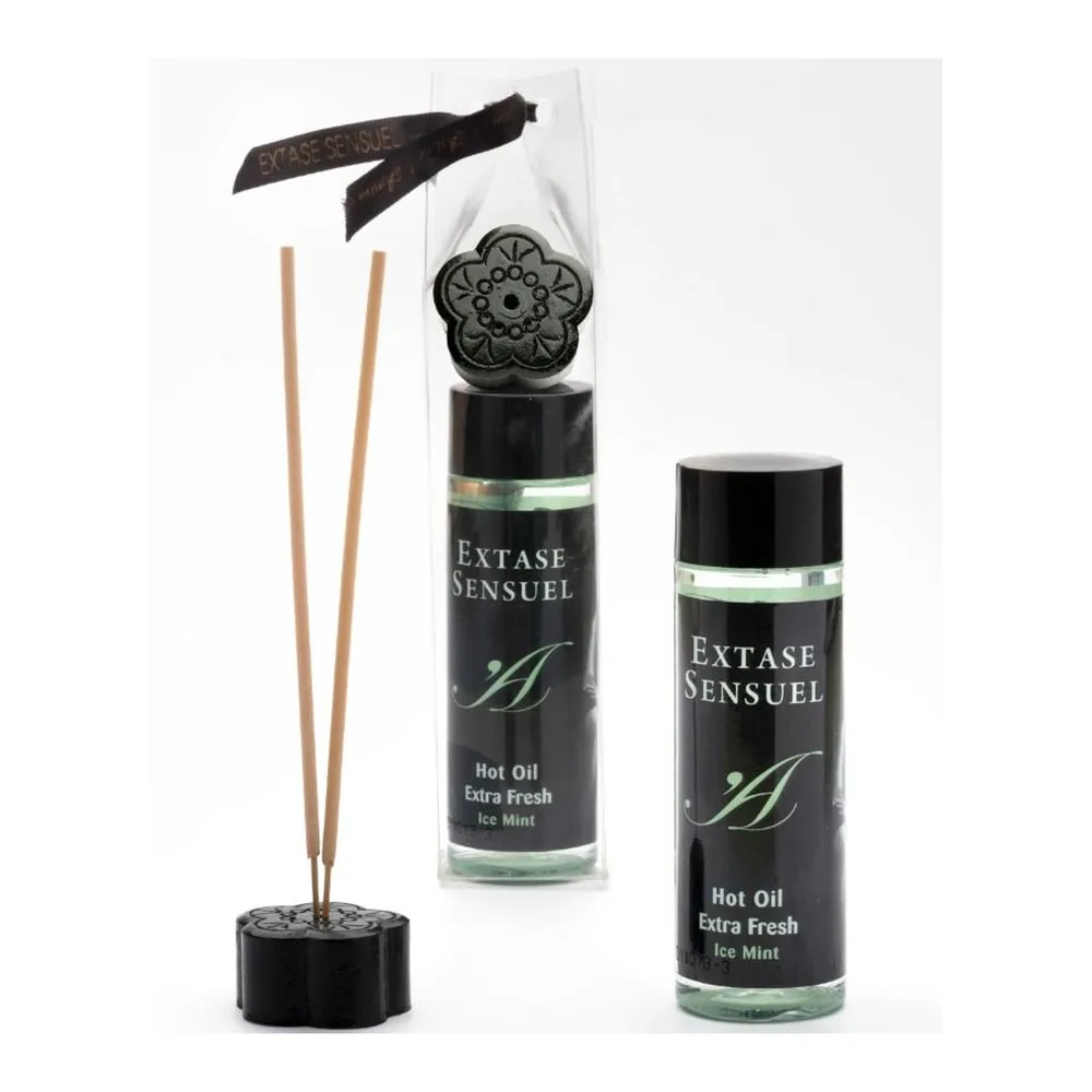 Deux flacons d'huile de massage Extase Sensuel aux teintes vert pâle et noir, étiquetés « Hot Oil Extra Fresh Ice Mint », avec bouchons noirs, sur fond blanc