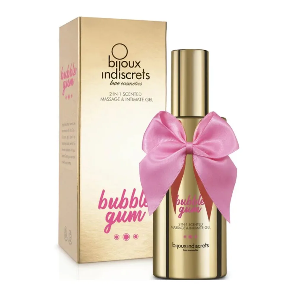 Flacon doré avec nœud rose contenant un gel de massage intime, accompagné d'accessoires de massage rose et d'éclaboussures liquides rose vif sur fond blanc