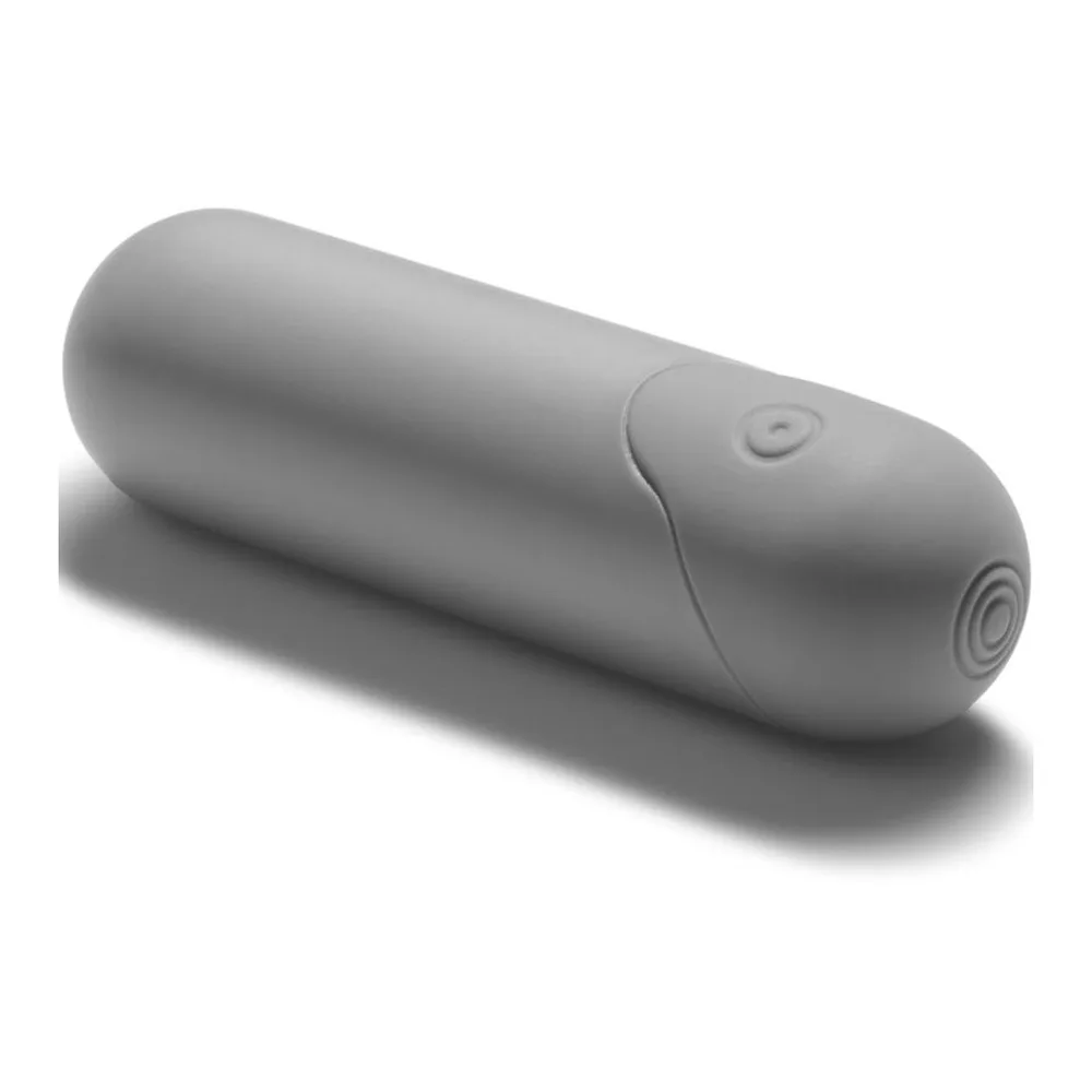 Vibromasseur cylindrique en silicone gris clair, forme allongée avec extrémité arrondie, bouton de commande visible sur le côté, présenté sur fond blanc