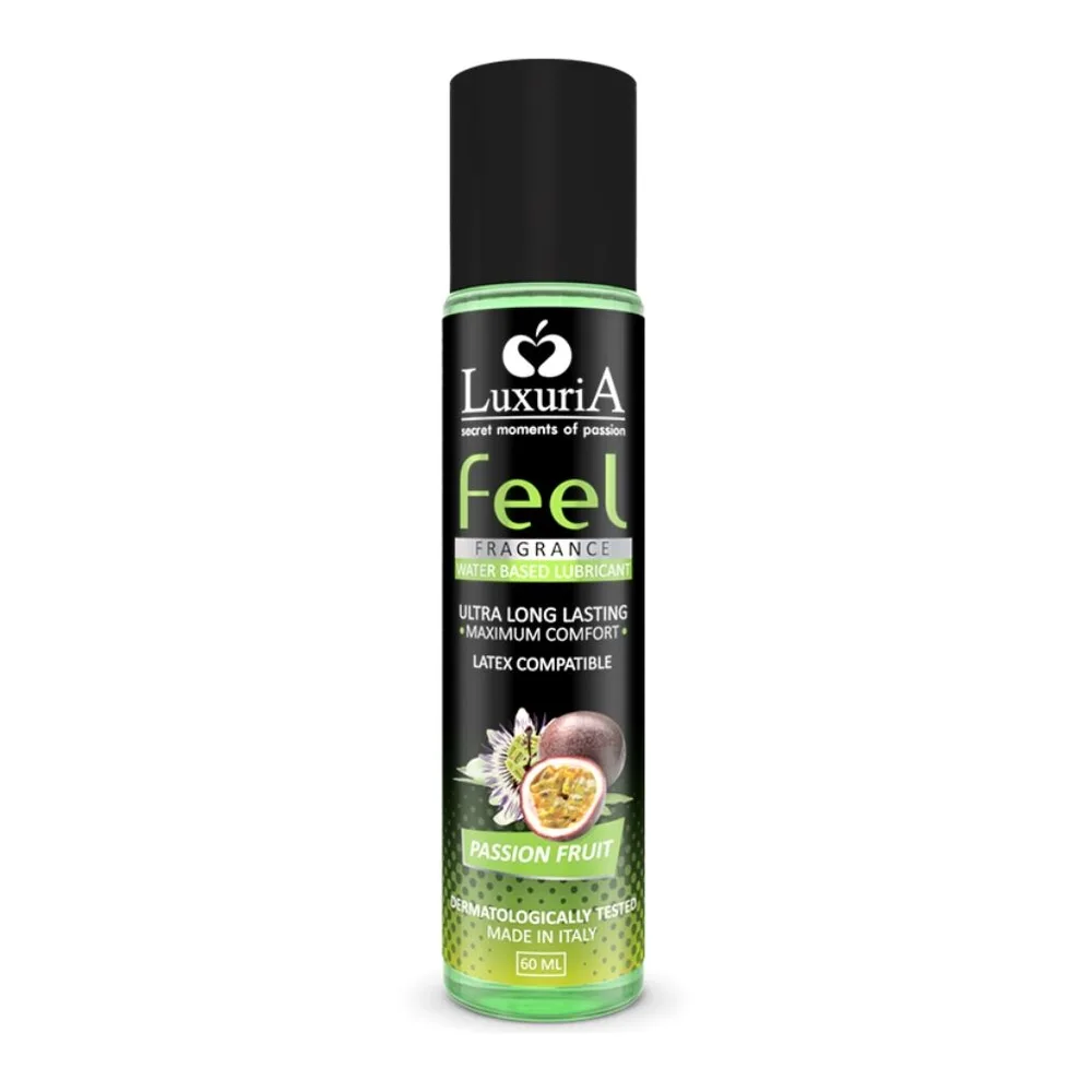 Flacon spray noir et vert de 50 ml de lubrifiant Luxuria Feel parfumé au fruit de la passion, avec étiquette verte affichant des illustrations de fleur de passion et de fruit frais