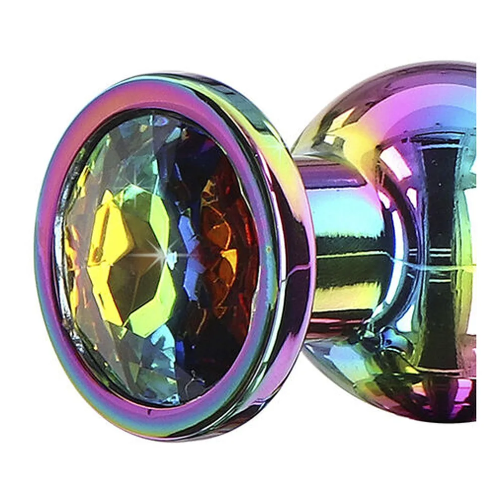 Plug anal en aluminium aux reflets iridescents bleu, rose et doré, forme allongée avec base évasée, sur fond blanc