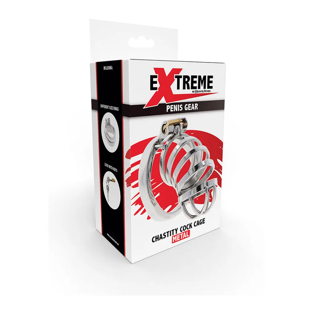 Cage de chasteté en acier inoxydable poli avec anneaux multiples de diamètres progressifs et fermeture à cadenas doré, vue d'ensemble sur fond blanc