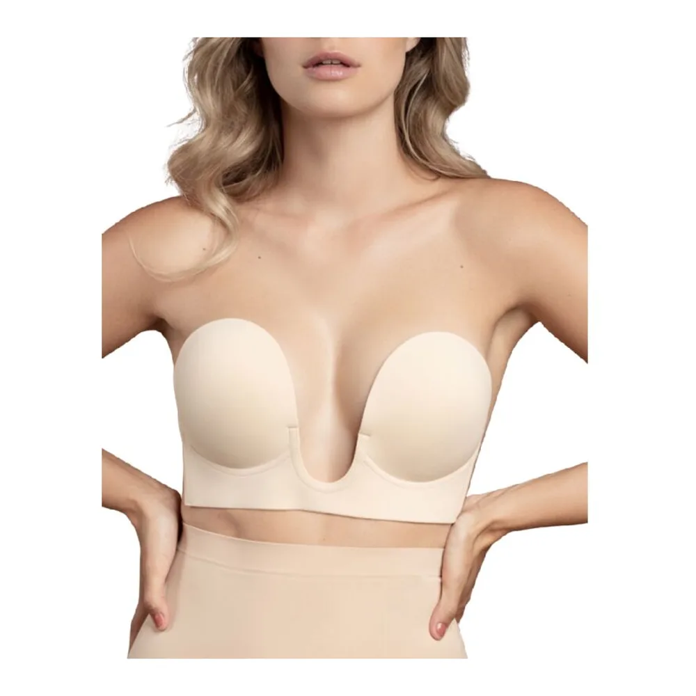 Soutien-gorge adhésif en U noir avec bonnets en demi-sphère et dos ouvert, sur fond blanc