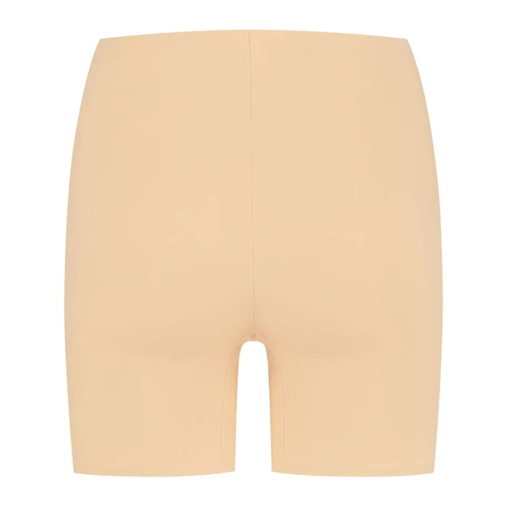 Short gainant noir en microfibre extensible, longueur cuisse, vue de face sur fond blanc