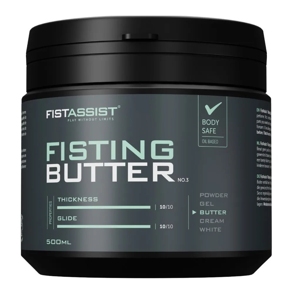 Pot ouvert de lubrifiant Fisting Butter couleur jaune pâle avec couvercle noir, sur fond gris foncé avec texte vert et blanc décrivant le produit