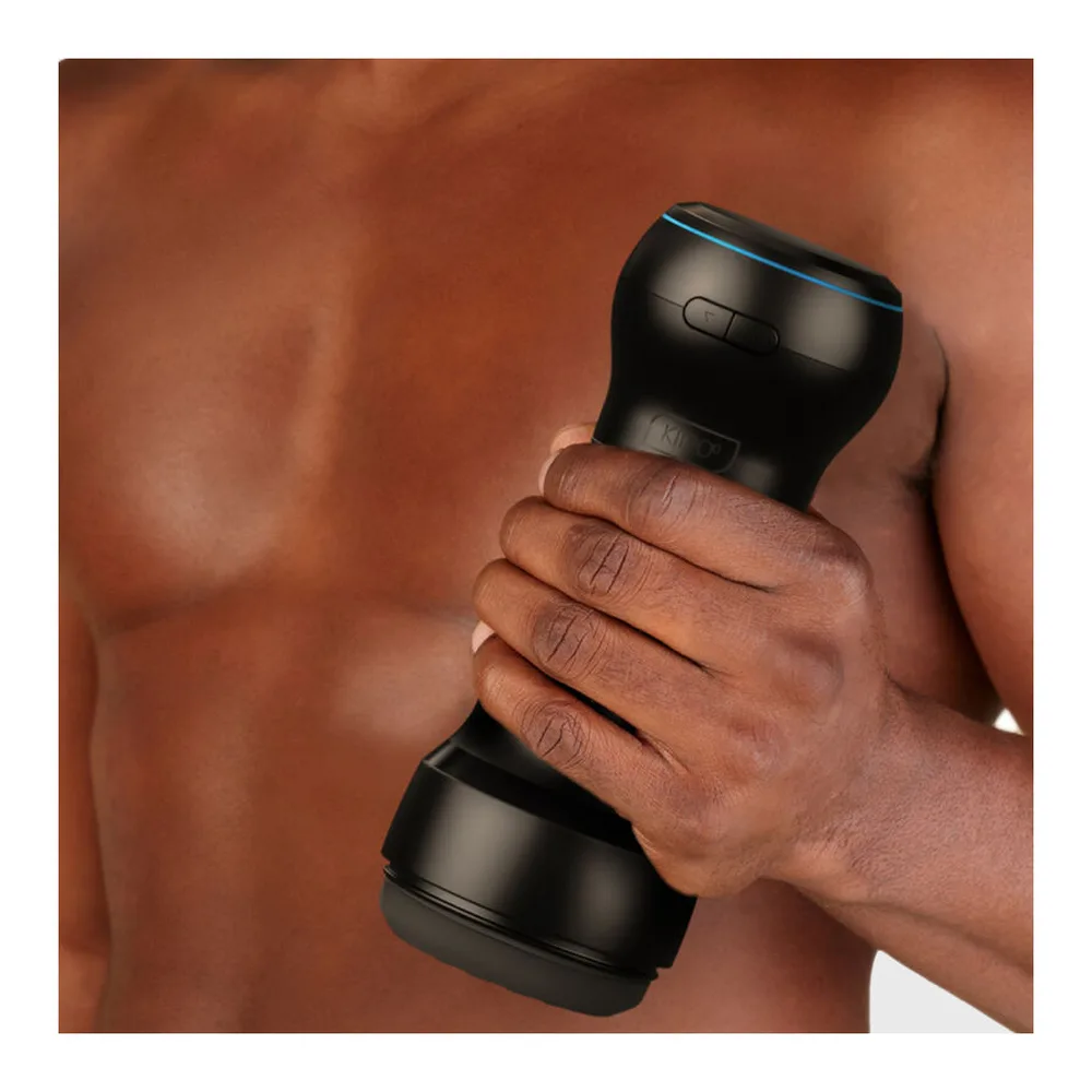 Masturbateur noir en silicone avec corps cylindrique et embout textilé, pompe d'aspiration motorisée intégrée, sur fond blanc