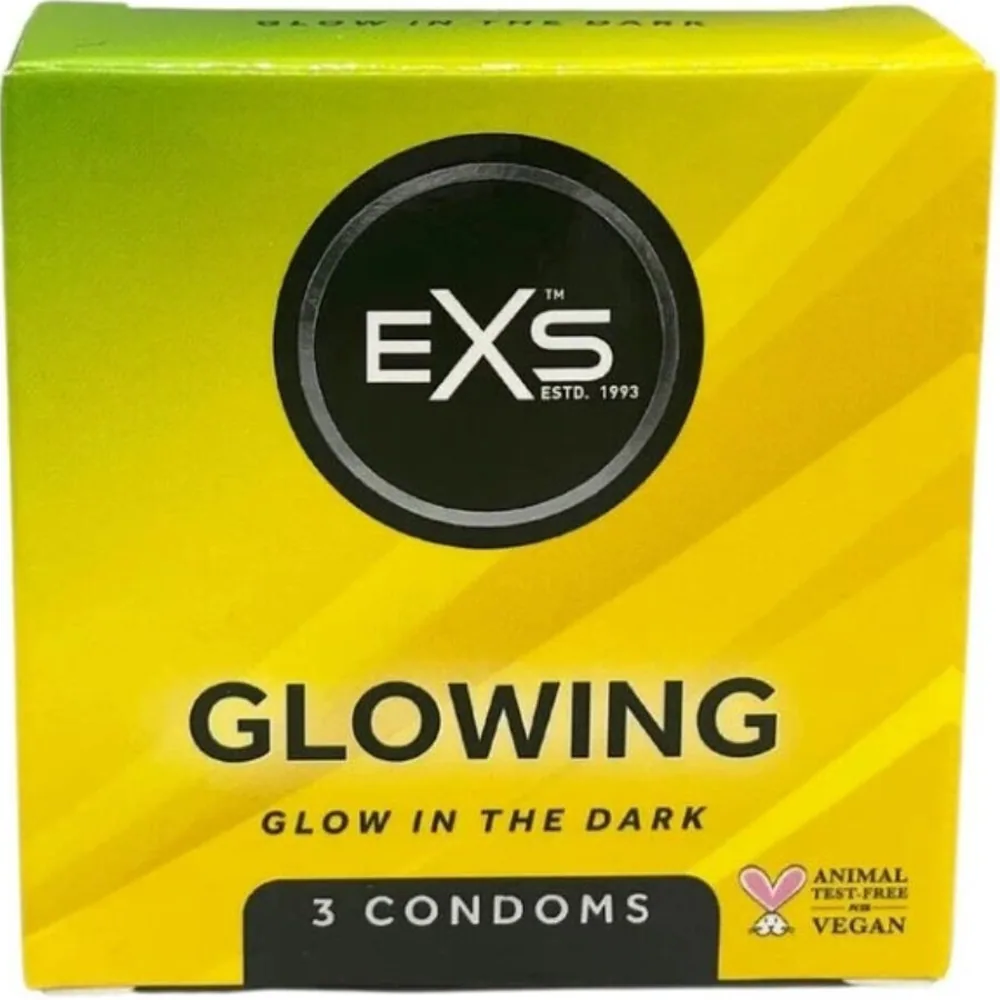 Boîte de 3 préservatifs EXS Glowing jaune fluo avec logo noir et inscription « Glow in the dark », label vegan et sans test animal