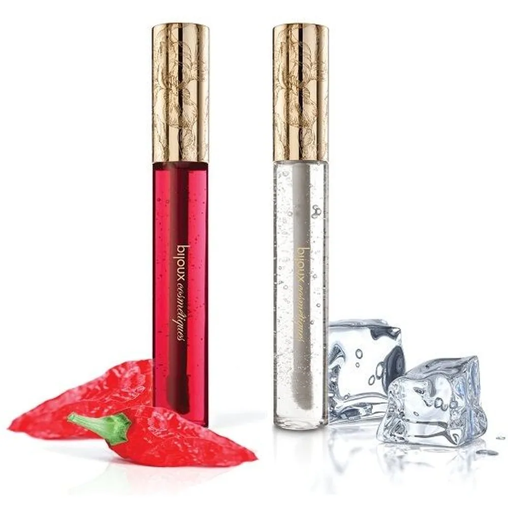 Deux gloss comestibles avec applicateur : l'un rose fuchsia, l'autre incolore transparent, munis de capuchons dorés texturés et de pinceaux applicateurs fins