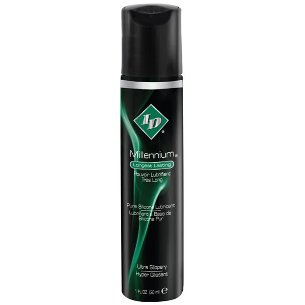 Flacon spray noir de 30 ml de lubrifiant silicone Millennium, avec bande verte à la base et logo diamant vert sur l'étiquette
