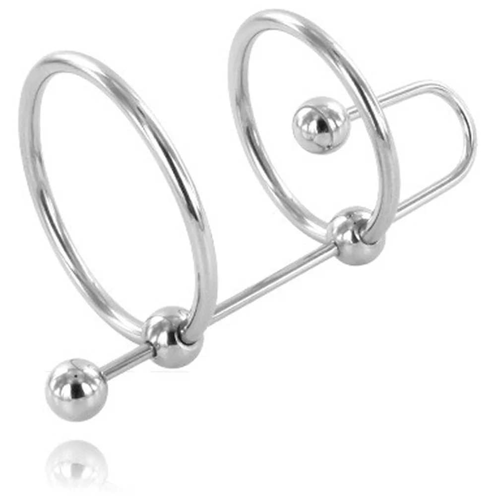 Anneau en acier chromé brillant avec trois boucles de diamètres différents reliées par une tige centrale ornée de sphères polies, sur fond blanc