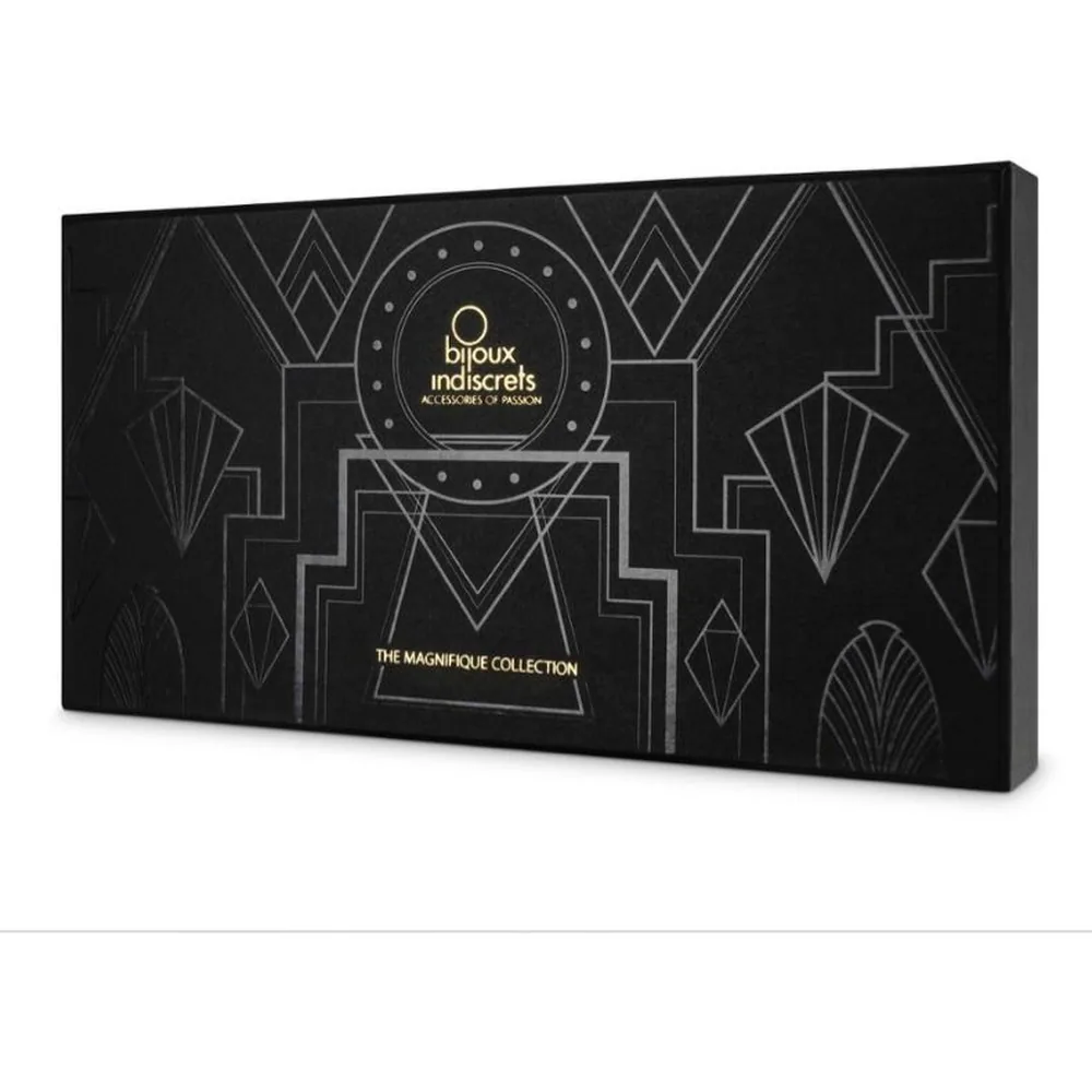Emballage noir de la collection Magnifique Bijoux Indiscrets, orné de motifs géométriques dorés art déco et du logo de la marque