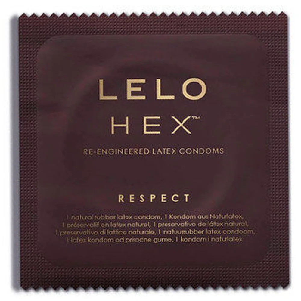 Emballage de préservatif Lelo Hex Respect en latex, sachet carré marron foncé avec inscription dorée et bordures texturées