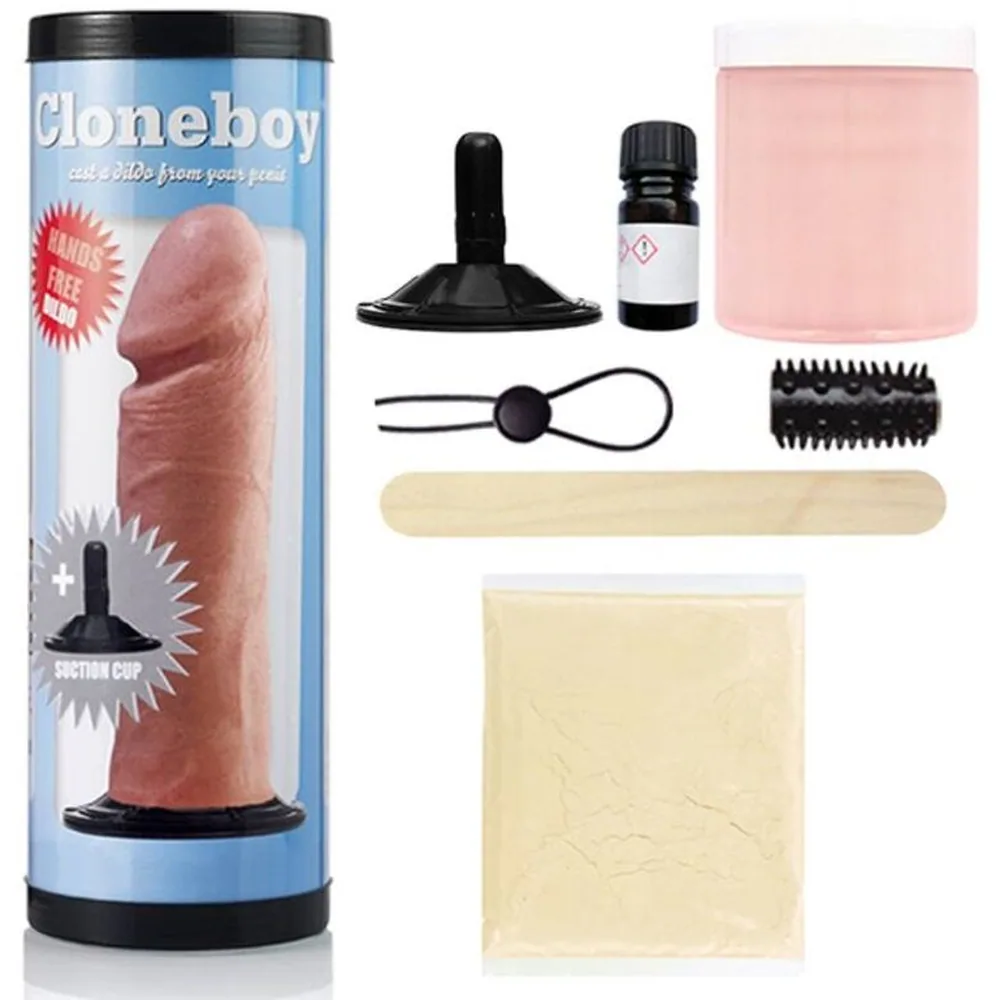 Emballage cylindrique bleu et noir du gode Cloneboy en silicone chair avec base ventouse noire, montrant le produit fini à l'intérieur du tube transparent