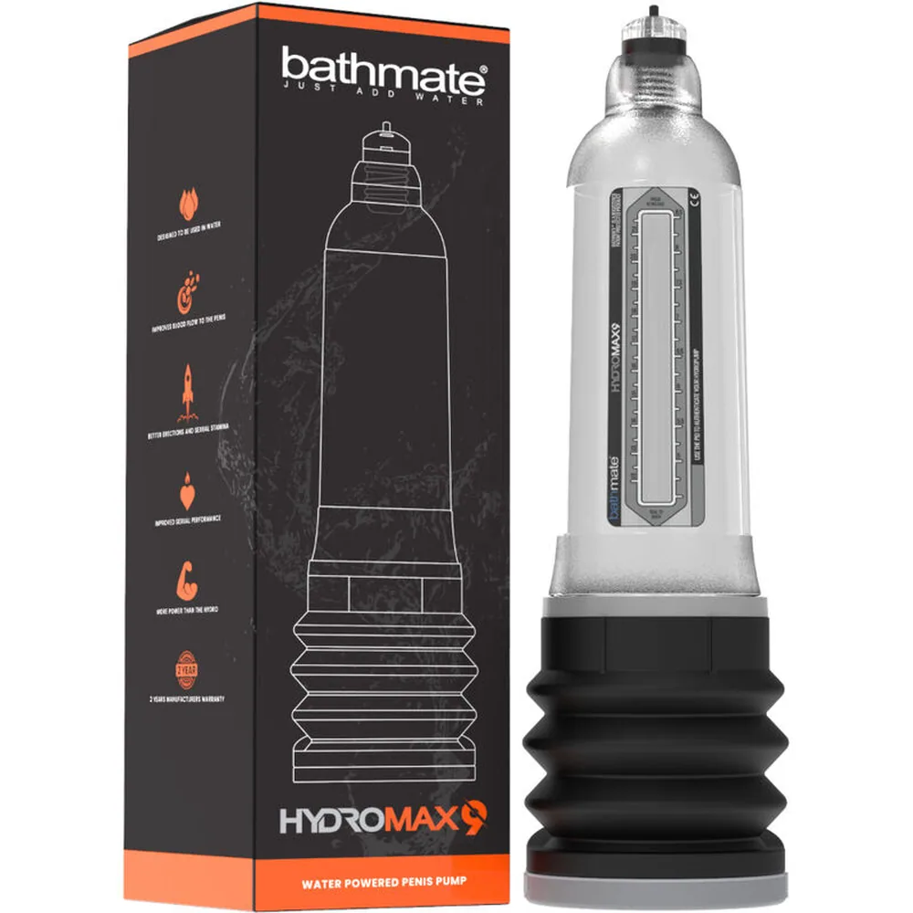 Pompe à pénis Hydromax avec cylindre transparent et corps argenté, base noire avec anneau anti-fuite, sur fond blanc