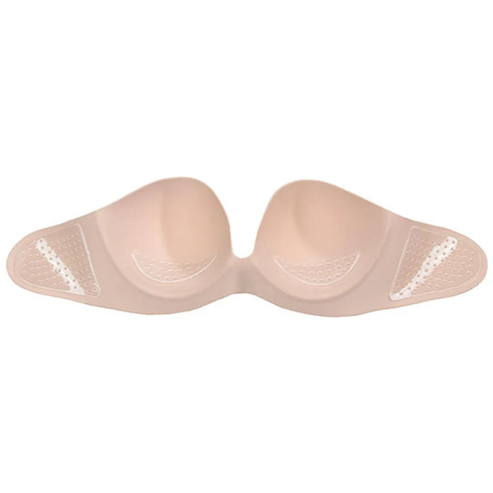 Soutien-gorge adhésif sans bretelles en silicone beige clair, avec armatures et bonnets bombés, vue de face sur fond blanc