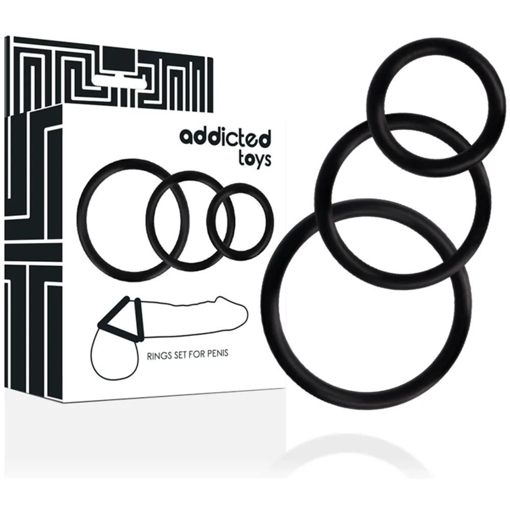 Emballage blanc et noir de la marque Addicted Toys avec trois cockrings noirs en silicone de diamètres différents disposés à côté