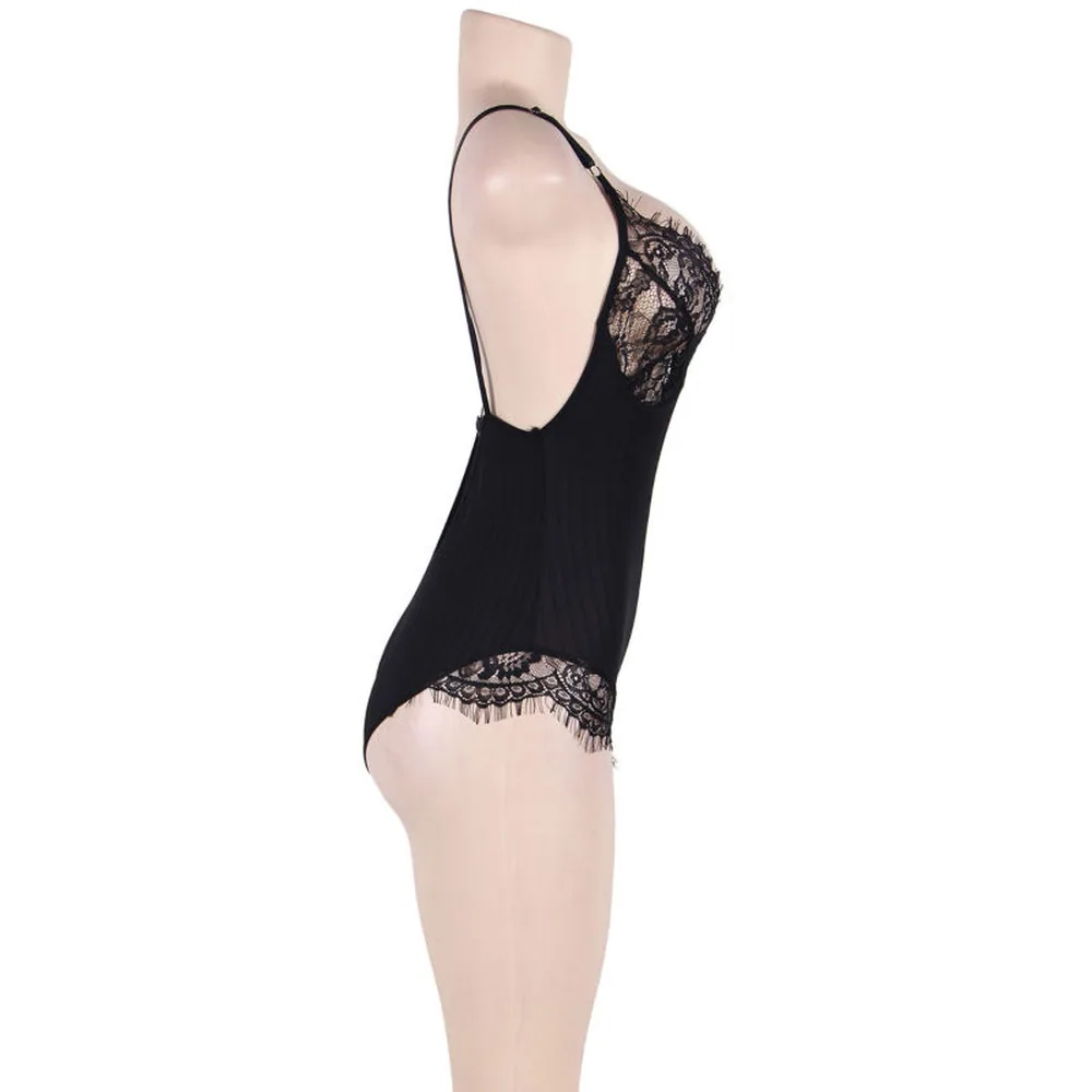 Teddy noir en tulle avec dentelle florale aux épaules et bas, dos largement ouvert, porté de profil sur fond blanc