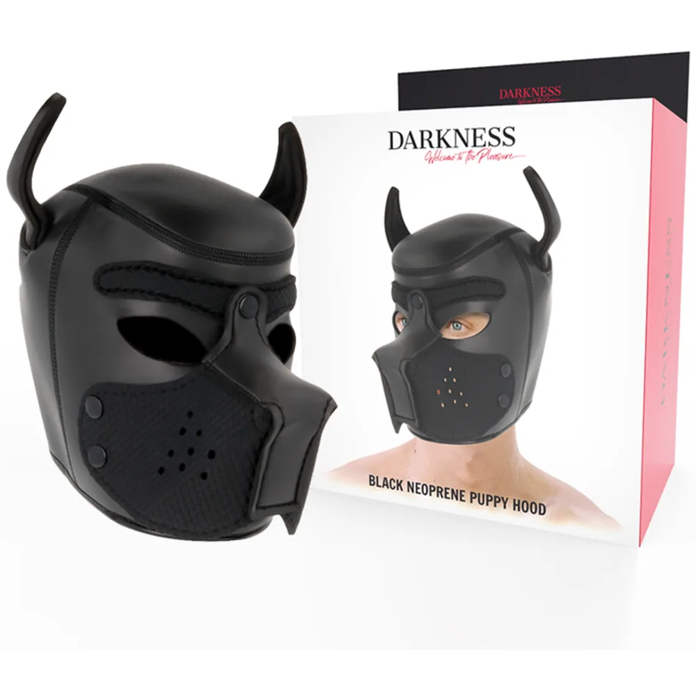 Masque chien en néoprène noir avec cornes, museau amovible et respiration ajourée, présenté à côté de son emballage rose et noir