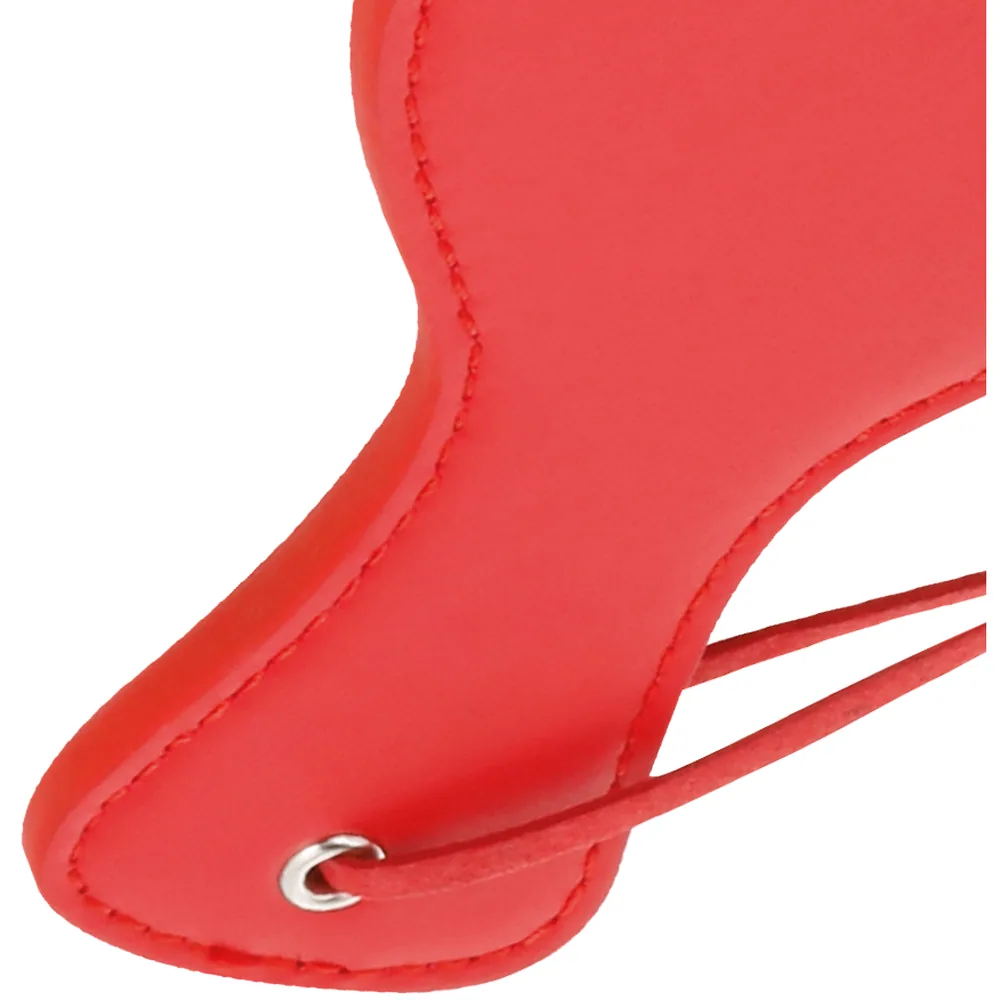 Paddle de couleur rouge vif en silicone, de forme ovale arrondie avec manche court, cordelette d'attache assortie, sur fond blanc