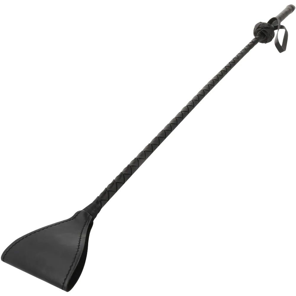 Fouet noir avec manche tressé, languette large plate et dragonne de préhension, fond blanc