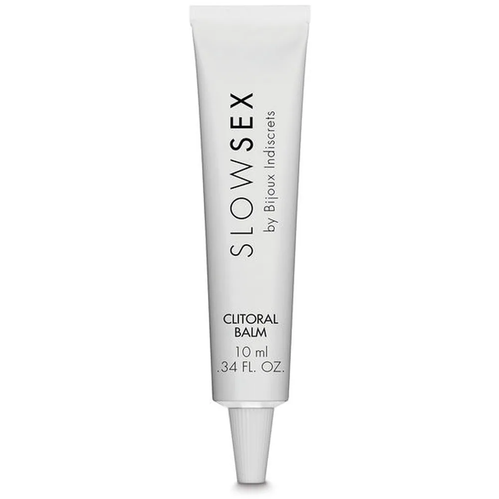 Tube blanc de baume clitoridien Slow Sex, 10 ml, avec bouchon pointu transparent, étiquette noire et blanche, fond uni blanc