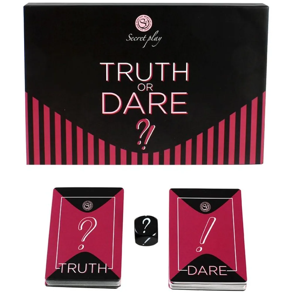 Emballage du jeu Truth or Dare de Secret Play avec boîte noire et rose, accompagné de deux jeux de cartes rose et noir et d'un dé noir blanc