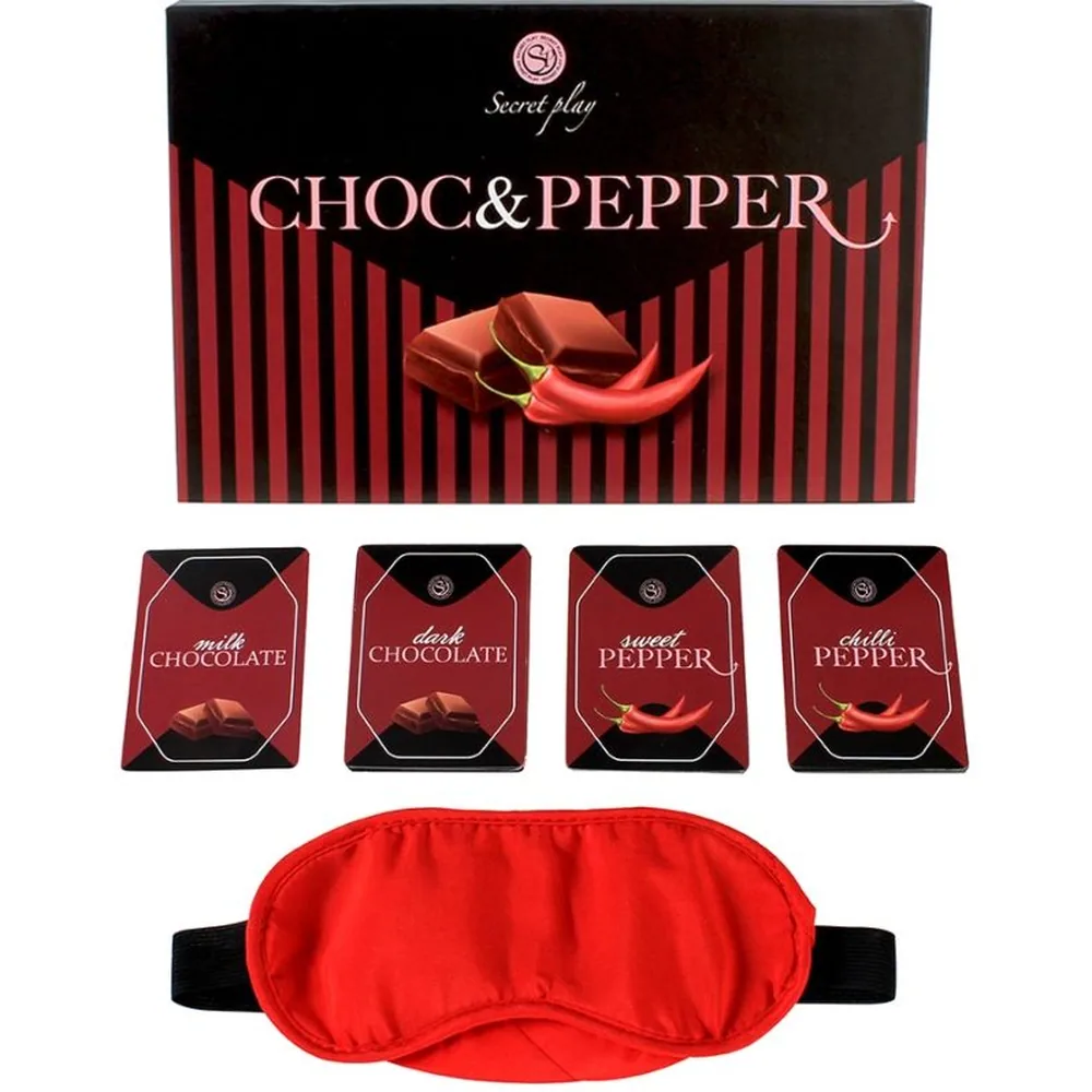 Emballage du jeu Choc & Pepper avec ses quatre sachets (chocolat, chocolat, poivré, poivré), masque rouge et noir avec bandes verticales rouges et noires