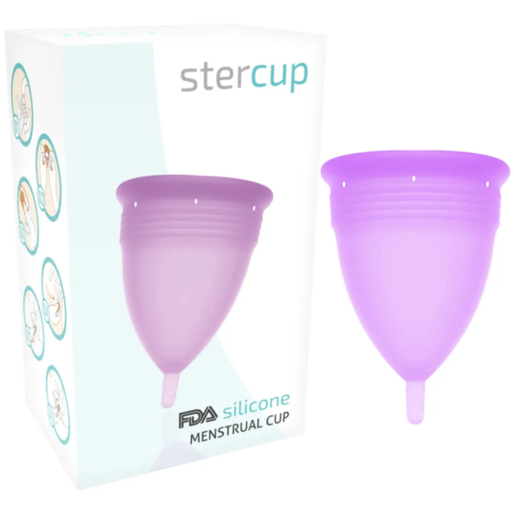 Boîte Stercup avec coupe menstruelle en silicone rose-mauve et deux tailles visibles, certifiée FDA, fond blanc