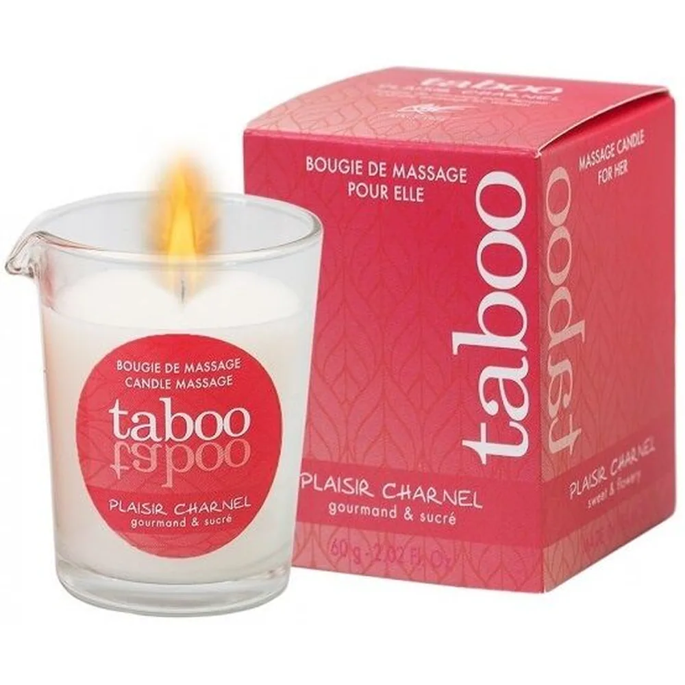 Bougie de massage Taboo en verre transparent contenant une cire blanche avec mèche jaune allumée, étiquette rouge rond au centre, à côté de son emballage rouge cartonné « Plaisir Charnel »