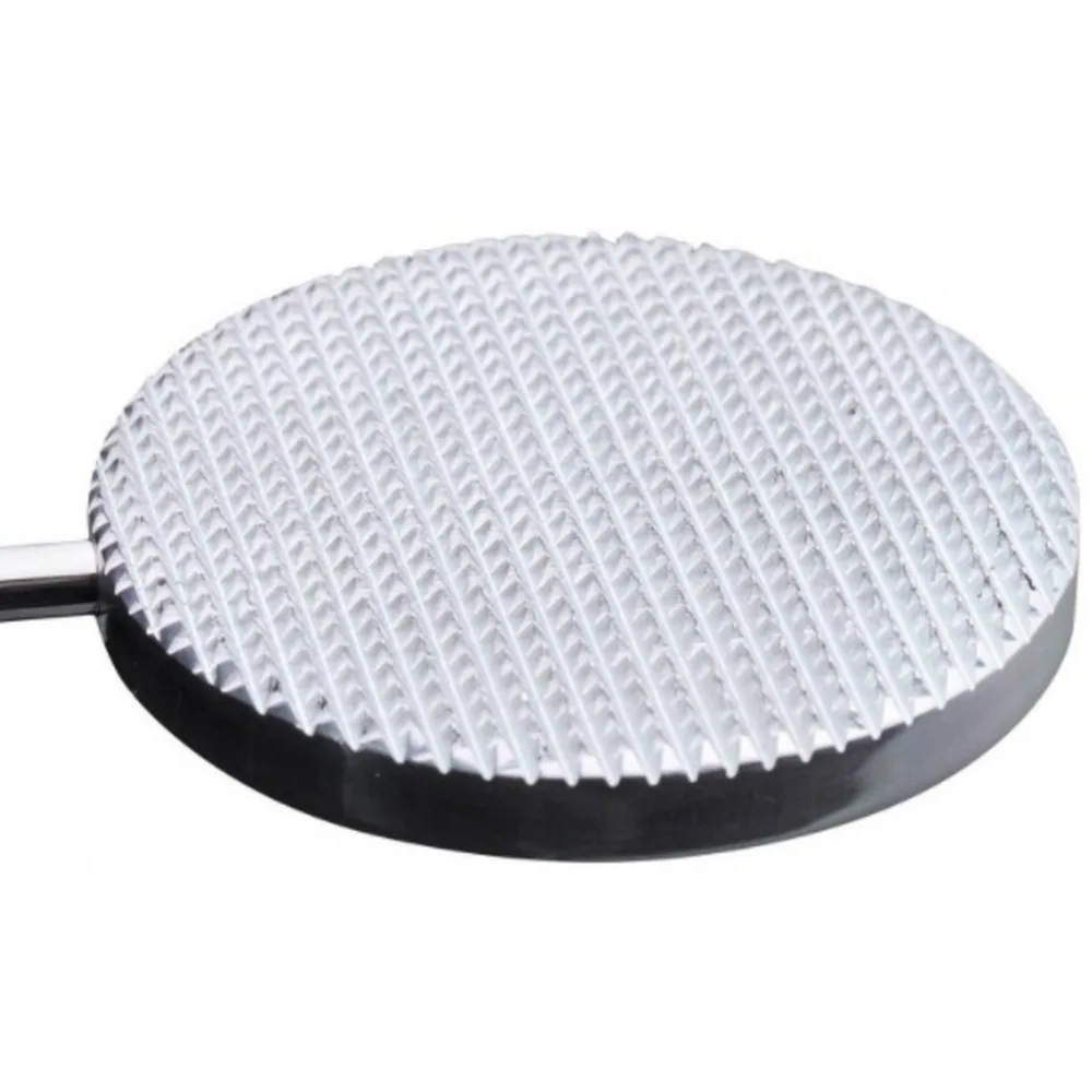 Paddle en aluminium avec tête ronde texturée d'un côté, face lisse de l'autre, manche rainuré métallisé, sur fond blanc