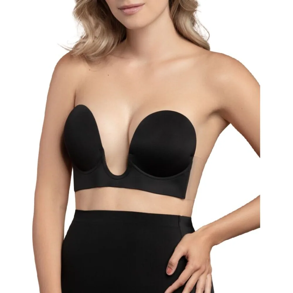 Soutien-gorge adhésif en U noir avec bonnets en demi-sphère et dos ouvert, sur fond blanc