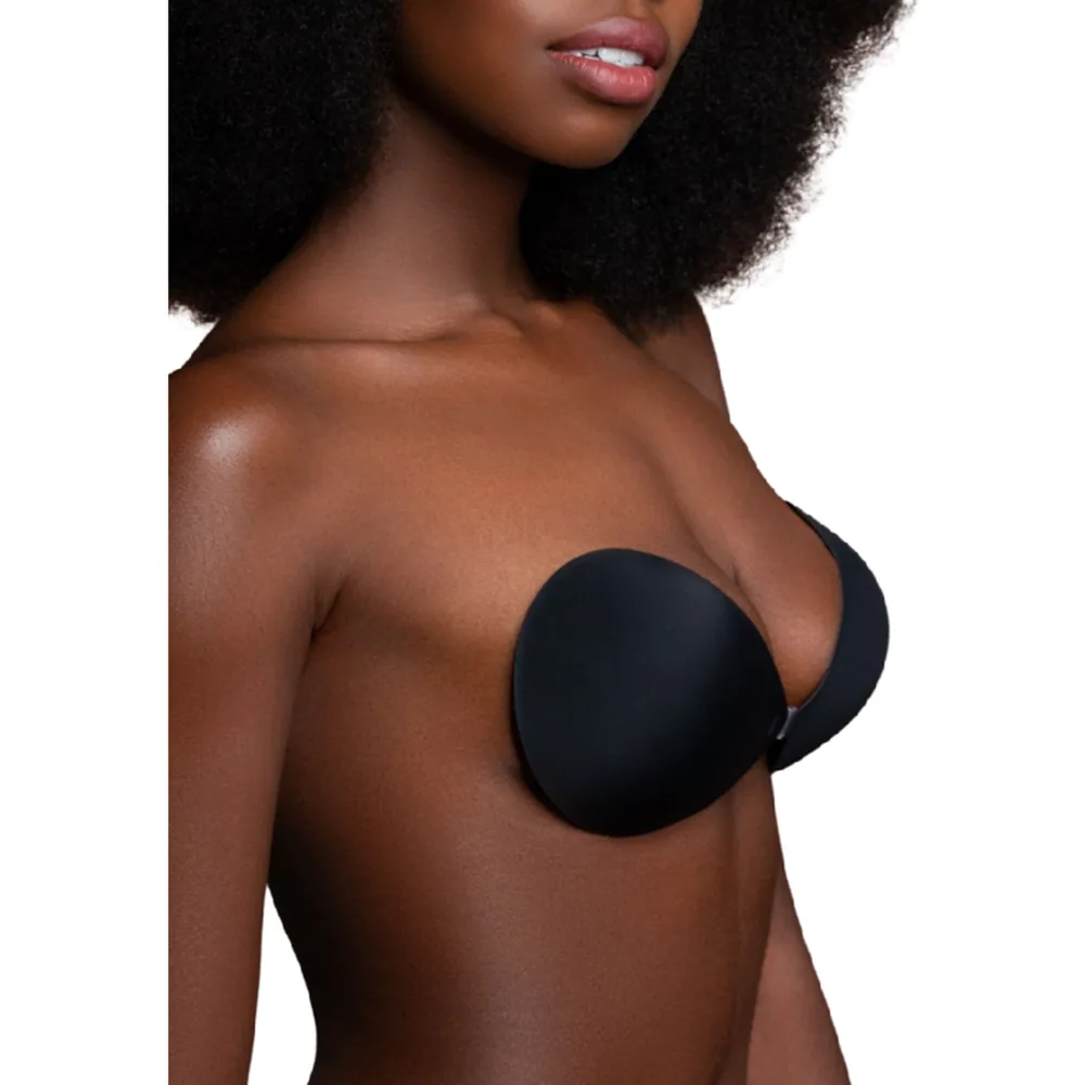 Soutien-gorge adhésif sans bretelles ni dos noir, à bonnets ronds, vue de face sur fond blanc