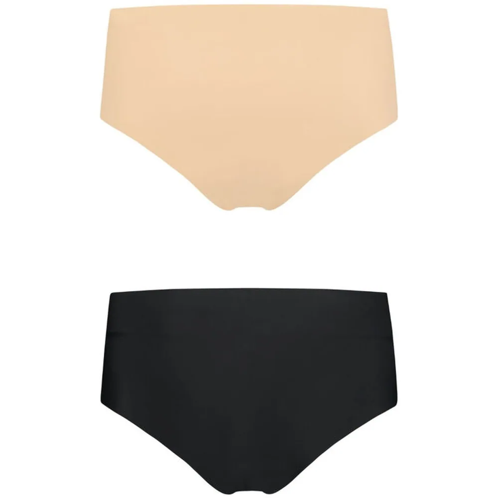 Deux culottes taille haute sans couture : une beige clair et une noire, présentées sur fond blanc