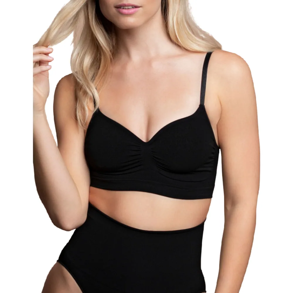 Soutien-gorge sans couture noir en vue de face, avec bretelles larges réglables et décolleté arrondi profond sur fond blanc