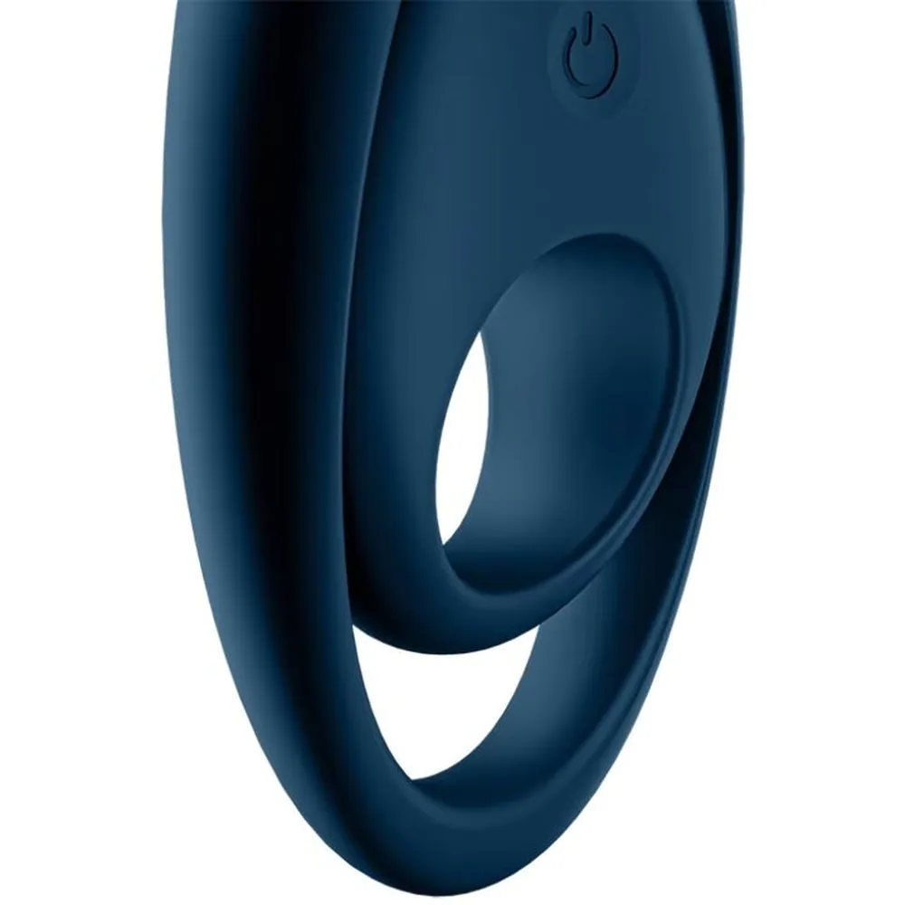 Vibromasseur anneau bleu marine en silicone, composé de deux boucles concentriques avec un stimulateur clitoridien en relief sur la face supérieure, sur fond blanc