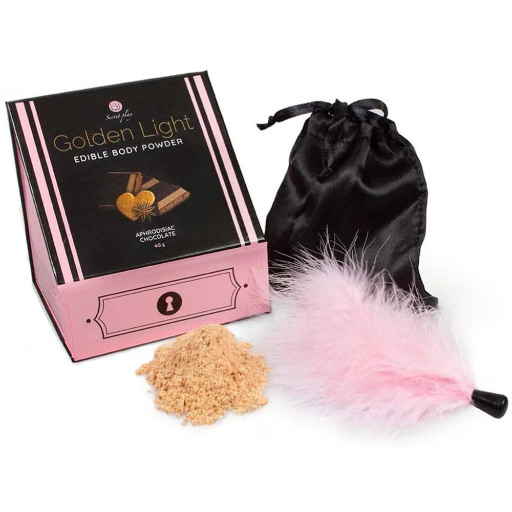 Boîte noire et rose du kit Golden Light contenant une poudre comestible dorée aromatisée chocolat et cannelle, accompagnée d'une plume rose et blanc dans un sac satin noir