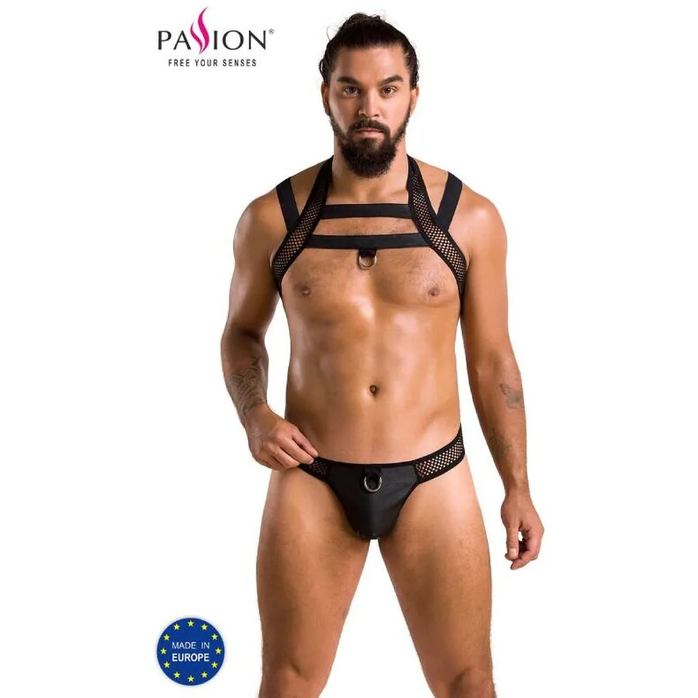 Ensemble Jacob deux pièces noir : harnais de poitrine à sangles et détails en résille ajourée, accompagné d'un jockstrap assorti en résille avec anneau métallique, vue de face sur fond blanc